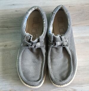 Hey Dude Wally Size 10 EUC Lightweight Comfortable
